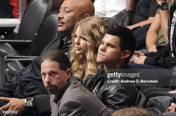 Taylor Lautner and Taylor Swift attend the NHL game between the Columbus Blue Jackets and the Los Angeles Kings during the game on October 25, 2009...