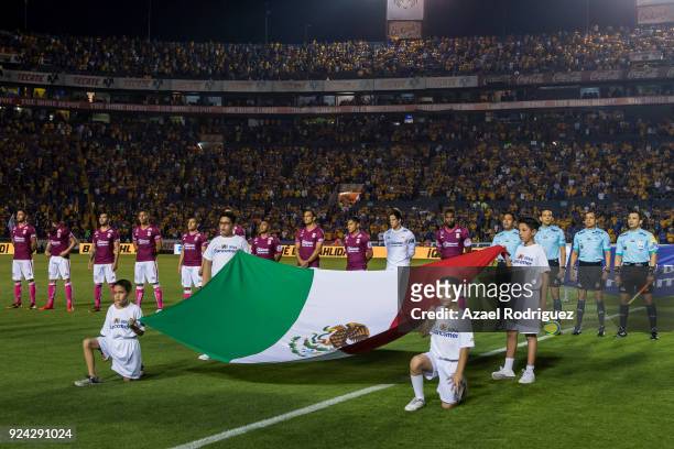 Players of Morelia lime up prior the 9th round match between Tigres UANL and Morelia as part of the Torneo Clausura 2018 Liga MX at Universitario...
