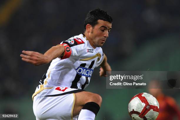 Antonio Di Natale of Udinese Calcio in action during the Serie A match Udinese Calcio and AS Roma at Stadio Friuli on October 28, 2009 in Udine,...