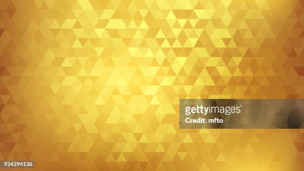 goldener abstrakter hintergrund - dreieck stock-grafiken, -clipart, -cartoons und -symbole
