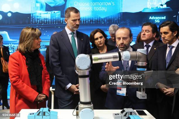 Felipe VI, Spain's king, second right, and Jose Maria Alvarez-Pallete, chairman and chief executive officer of Telefonica SA, right, visit the...