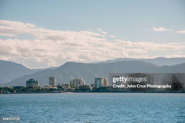 cairns apartments - promenade stockfoto's en -beelden