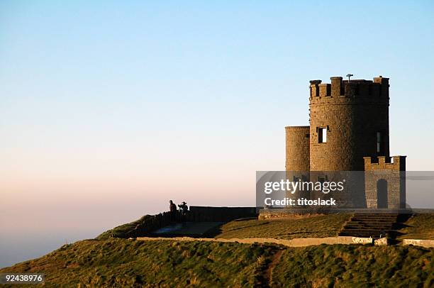 o'brien's tower - ireland vacation stock-fotos und bilder