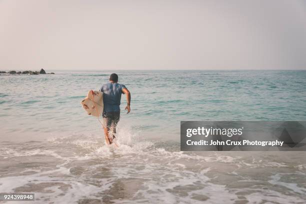 surfer running - southern crux foto e immagini stock