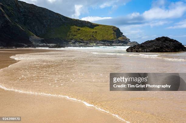 mawgan porth beach and cliffs - mawgan porth stock pictures, royalty-free photos & images