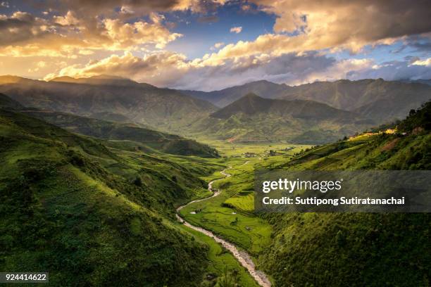 beautiful sunset landscape view of rice terraces and house in mountain valley , tule northern of vietnam - longji tetian bildbanksfoton och bilder