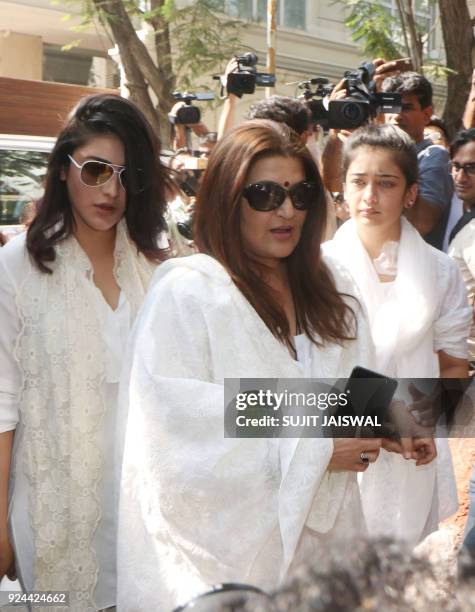 Indian Bollywood actress Sarika Hassan and her daughters Shruti and Akshara arrive at the home of Anil Kapoor following the death of the actress...