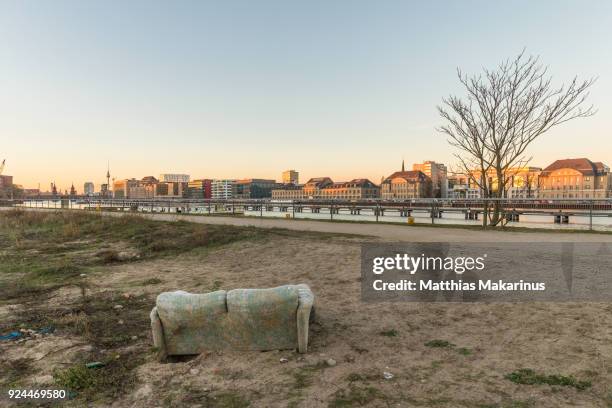 berlin summer spree relax skyline - matthias makarinus stock-fotos und bilder