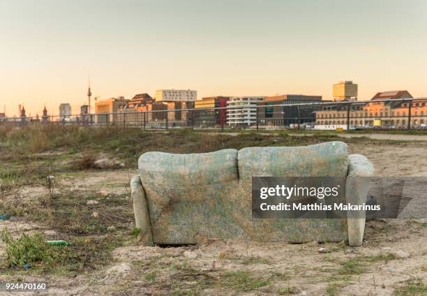 berlin summer spree relax skyline - makarinus photos et images de collection