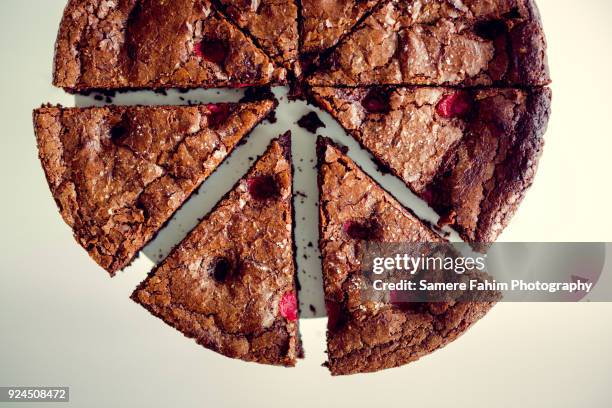 chocolate cake with raspberry - chocolate cake stock pictures, royalty-free photos & images