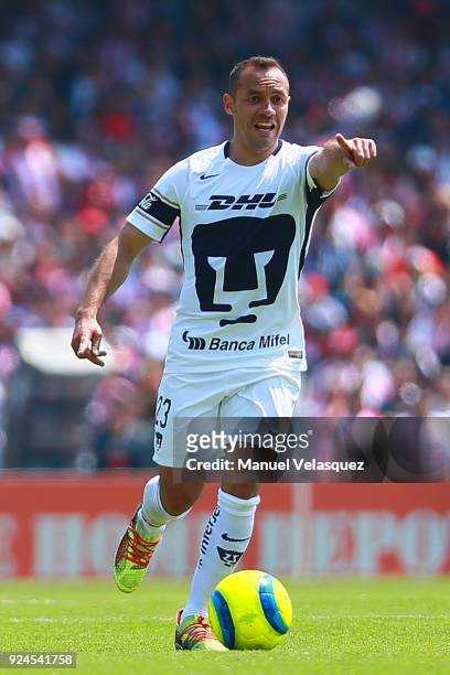 Marcelo Diaz of Pumas drives the ball during the 9th round match between Pumas UNAM and Chivas as part of the Torneo Clausura 2018 Liga MX at...