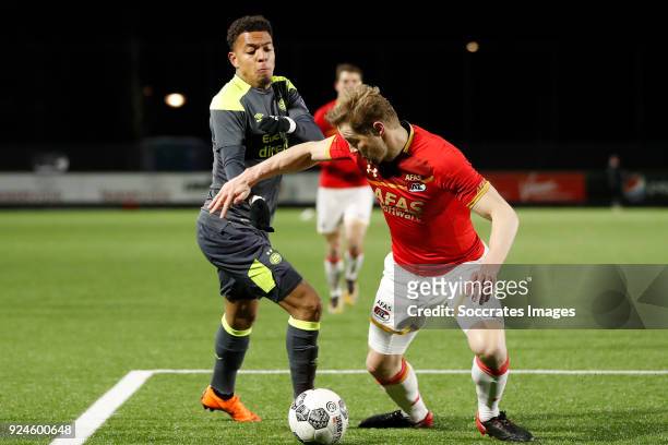 Donyell Malen of PSV U23, Rens van Eijden of AZ Alkmaar U23 during the Dutch Jupiler League match between AZ Alkmaar U23 v PSV U23 at the AFAS...