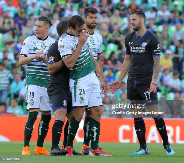 Carlos Izquierdoz of Santos argues with Edgar Mendez of Cruz Azul during the 9th round match between Santos Laguna and Cruz Azul as part of Torneo...