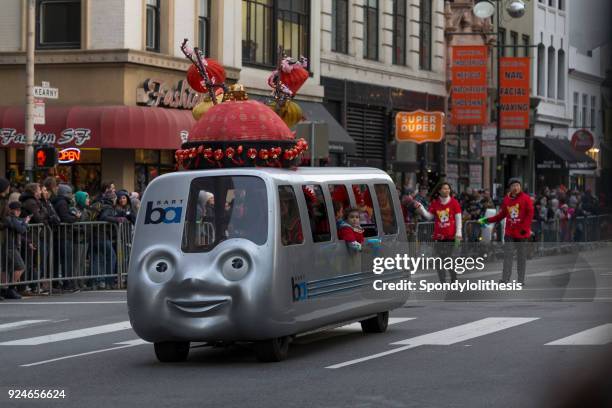 défilé du nouvel an chinois à san francisco - san francisco chinese new year parade 2018 photos et images de collection