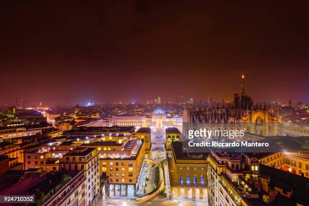 piazza del duomo, milano by night - milan stock pictures, royalty-free photos & images