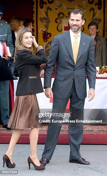 Princess Letizia and Prince Felipe attend the 2009 Red Cross fundraising campaign on October 28, 2009 in Madrid, Spain.