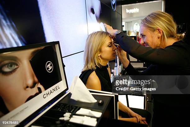 34 Kate Lee Makeup Artist Stock Photos, High-Res Pictures, and Images -  Getty Images