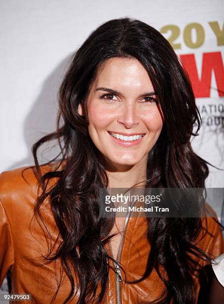 Angie Harmon arrives to the IWMF "Courage In Journalism" Awards held at Beverly Hills Hotel on October 28, 2009 in Beverly Hills, California.