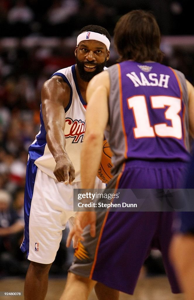 Phoenix Suns v Los Angeles Clippers