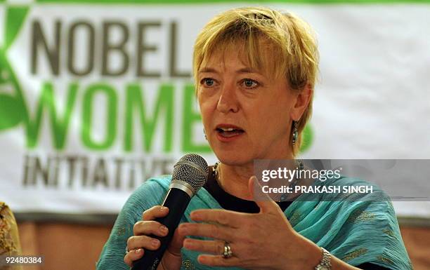 Nobel Peace Laureate Jody Williams from the US addresses a press conference in New Delhi on October 29, 2009. Nobel peace laureates called for...