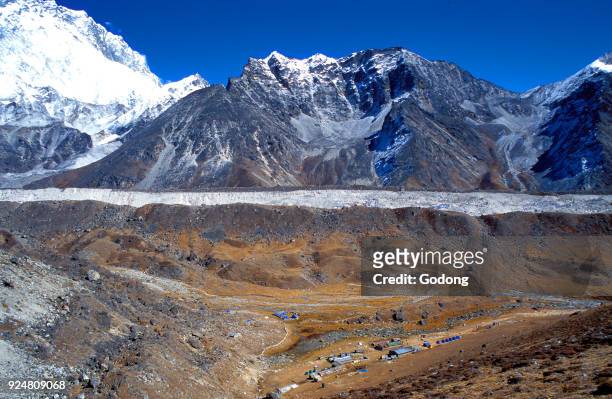 Trekking paths leading to Everest base camp. Lobuche village and Ngozumpa glacier. Solu Khumbu. Nepal.