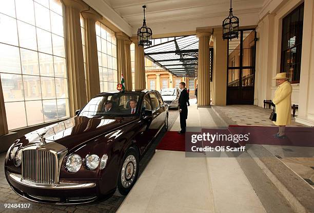 Queen Elizabeth II bids farewell to the President of the Republic of India, Prathibha Devi Singh Patil, in the grounds of Buckingham Palace on...