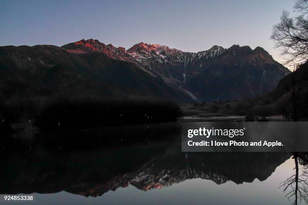 kamikochi taishoike scenery - kamikochi national park stock pictures, royalty-free photos & images