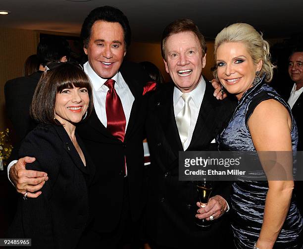 Sandy Martindale, entertainer Wayne Newton, television personality Wink Martindale and Newton's wife Kathleen McCrone appear in Newton's dressing...