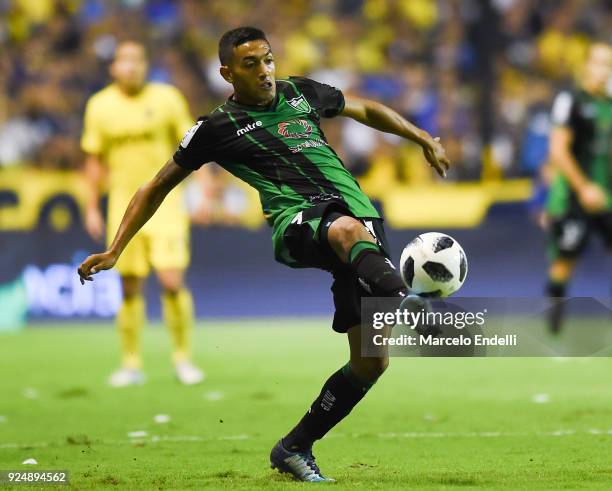 Jonhatan Goitia of San Martin kicks the ball during a match between Boca Juniors and San Martin de San Juan as part of the Superliga 2017/18 at...