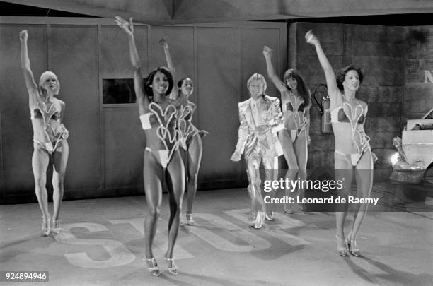 Paris - French singer Claude François with his Clodettes on the set of the tv show "Numéro 1" dedicated to the English-French actress, singer,...
