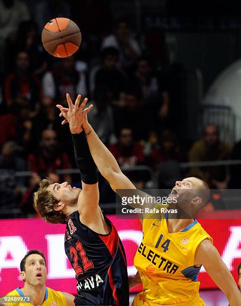 Maciej Lampe, #14 of Maccabi Electra competes with Tiago Splitter, #21 of Caja Laboral during the Euroleague Basketball Regular Season 2009-2010 Game...