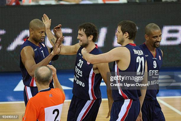 Charles Smith, #7 of Efes Pilsen Istanbul competes with and Bostjan Nachbar, #21 of Efes Pilsen Istanbul competes with and Ender Arslan, #33 of Efes...