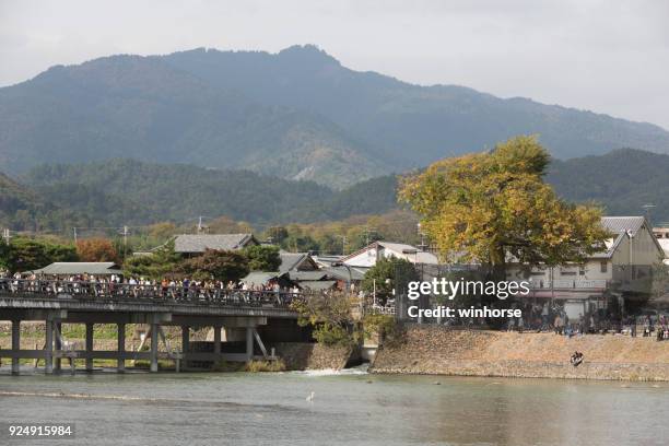 京都の嵐山 - 渡月橋 ストックフォトと画像