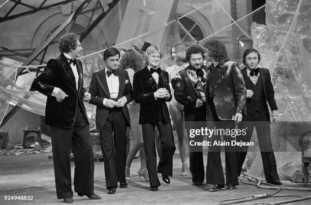 Paris - From left to right : American singer Mort Shuman, french actor Jean-Claude Brialy, french singers Claude François, Carlos and Michel Sardou...