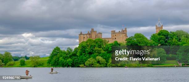 linlithgow palace, linlithgow loch - scozia - palazzo di linlithgow foto e immagini stock