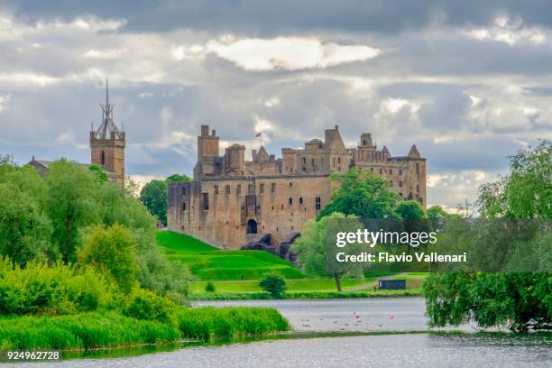 linlithgow palace, linlithgow loch - scotland - linlithgow palace stock pictures, royalty-free photos & images