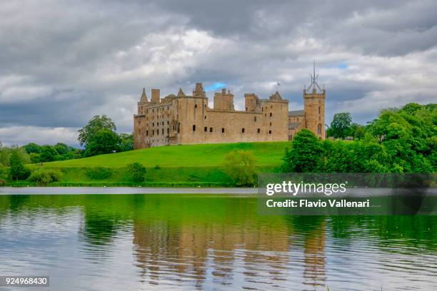linlithgow palace, linlithgow loch - scotland - linlithgow palace stock pictures, royalty-free photos & images