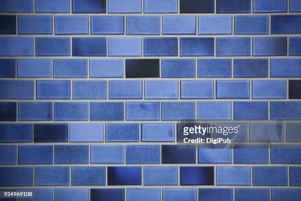 blue tiled wall texture - ceramic stockfoto's en -beelden