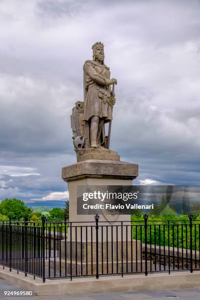 robert the bruce statue, stirling castle, scotland - robert the bruce statue stock pictures, royalty-free photos & images