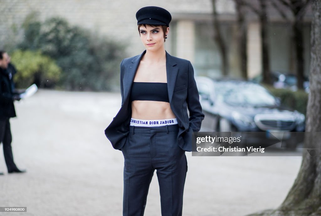 Street Style : Paris Fashion Week Womenswear Fall/Winter 2018/2019 : Day Two