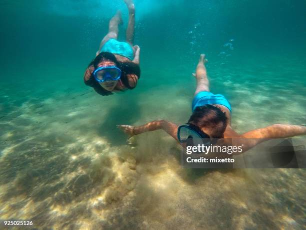 snorkeling adventure - scuba diving girl stock pictures, royalty-free photos & images