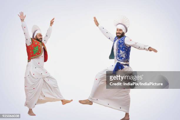 sikh men dancing - people celebrate lohri festival stock pictures, royalty-free photos & images