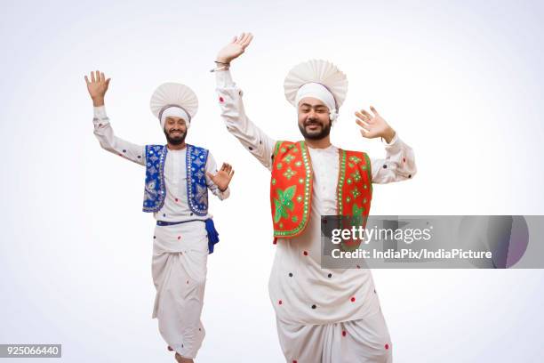 sikh men dancing - people celebrate lohri festival stock pictures, royalty-free photos & images