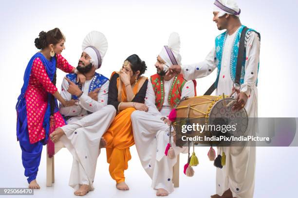 sikh people posing - north indian food 個照片及圖片檔