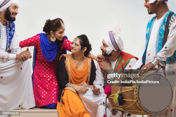 sikh people posing - lohri festival imagens e fotografias de stock