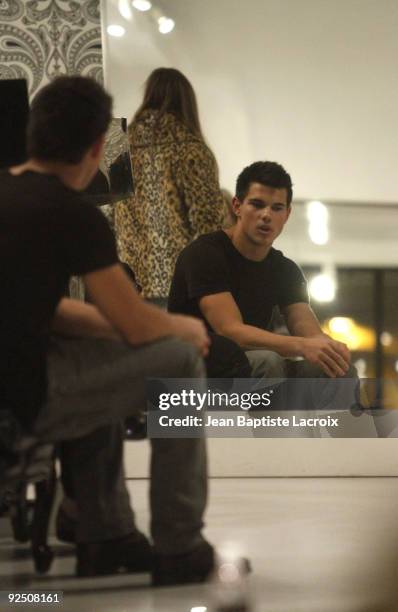 Taylor Lautner shops at the Alice+Olivia Boutique on Robertson Blvd. On October 28, 2009 in Los Angeles, California.