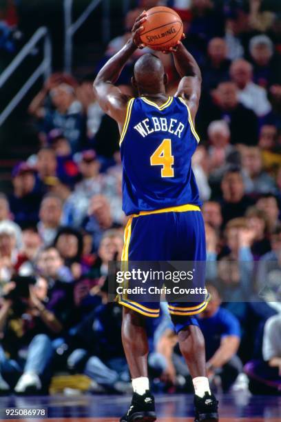Chris Webber of the Golden State Warriors shoots during a game on January 9, 1994 at America West Arena in Phoenix, Arizona. NOTE TO USER: User...