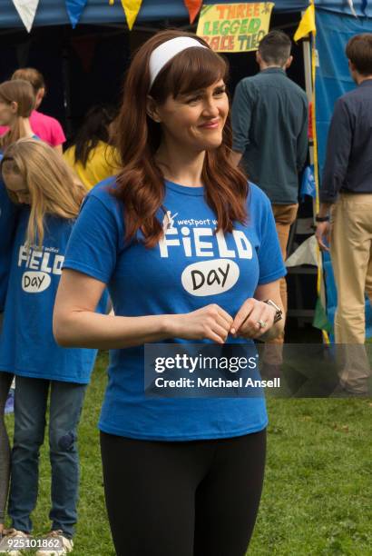 Field Day - Katie wants to prove to the Westport moms that she is fully capable of competing at Field Day at Anna-Kats school, but she ends up taking...