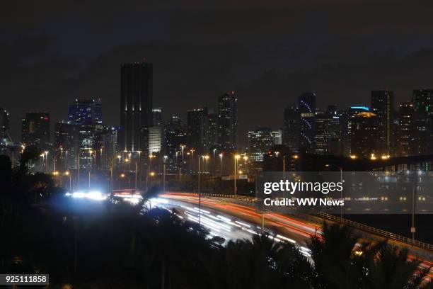 day to night time lapse of sunset and rush hour traffic at miami, florida - traffic time lapse stock pictures, royalty-free photos & images