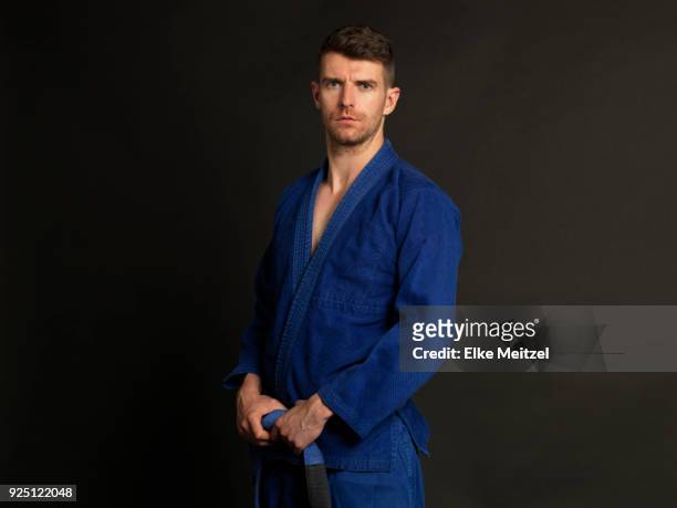 young man in jujitsu outfit looking confident - australian defence stock-fotos und bilder